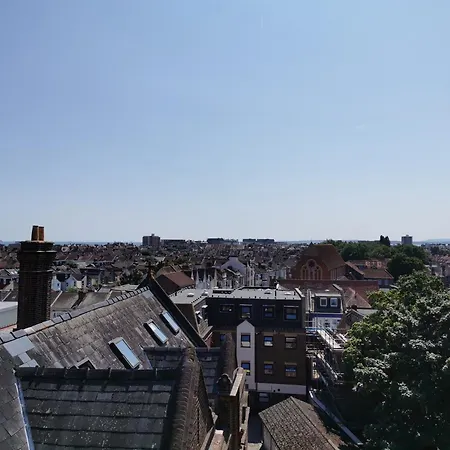 Spacious 4-Bedroom Penthouse Sleeps 8 - Great City View And Free Parking Portsmouth Exterior photo