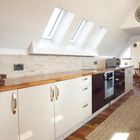 Spacious 4-Bedroom Penthouse Sleeps 8 - Great City View And Free Parking Portsmouth Exterior photo