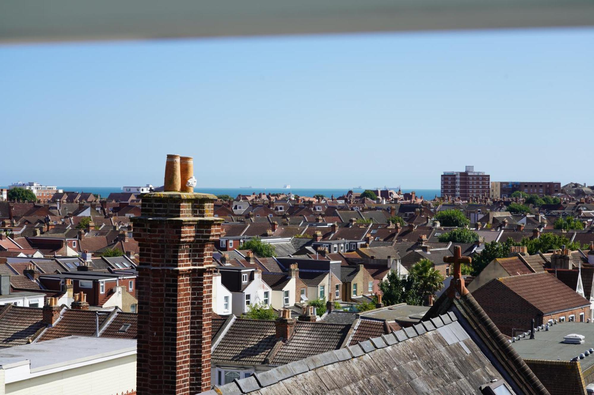 Spacious 4-bedroom Penthouse Sleeps 8 - Great View And Free Parking Apartment
