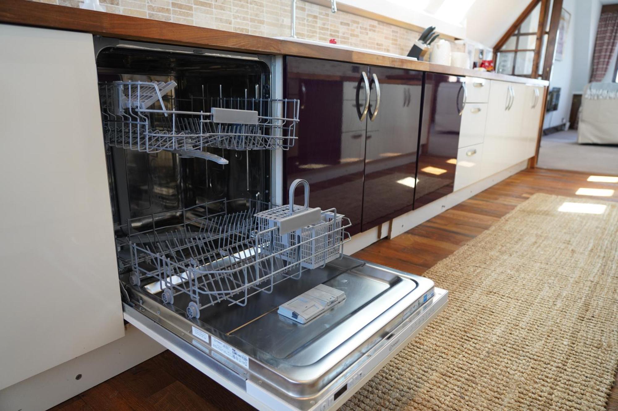 Spacious 4-bedroom Penthouse Sleeps 8 - Great View And Free Parking * Portsmouth